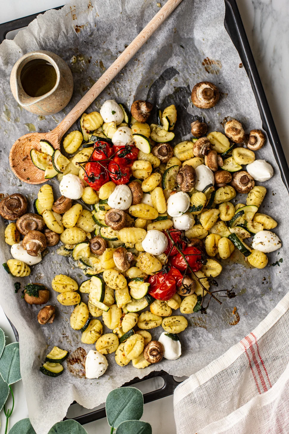 Gnocchi traybake met tomaatjes en mozzarella 1 gnocchi traybake met mozzarella