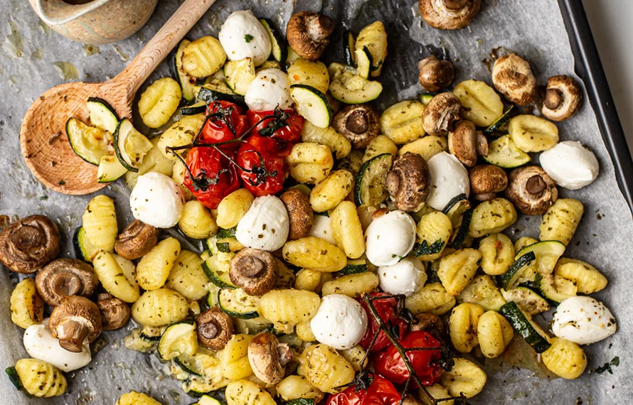 Gnocchi traybake met tomaatjes en mozzarella 3 gnocchi traybake met mozzarella