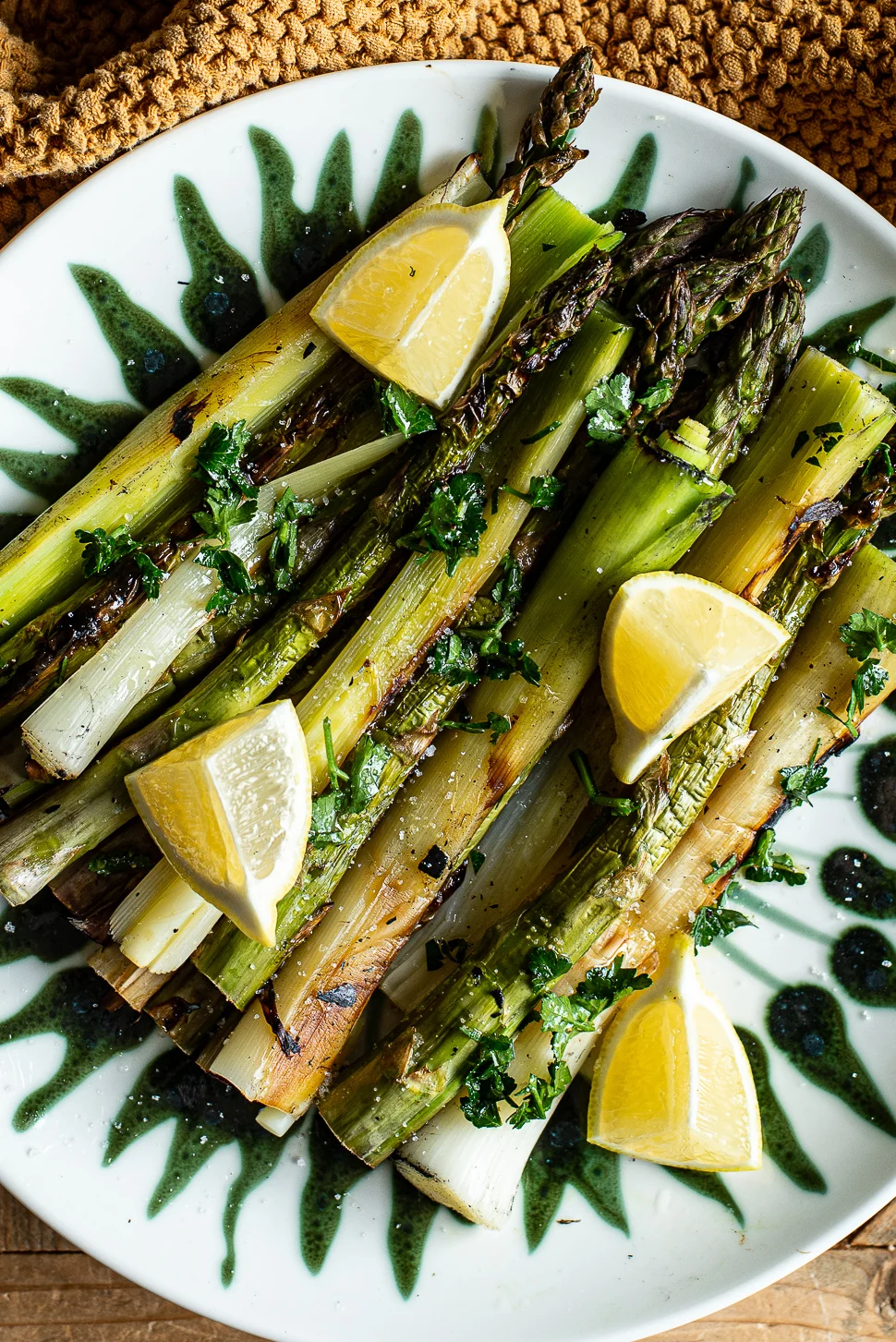 Prei en groene asperges van de BBQ 2 prei & groene asperges van de BBQ