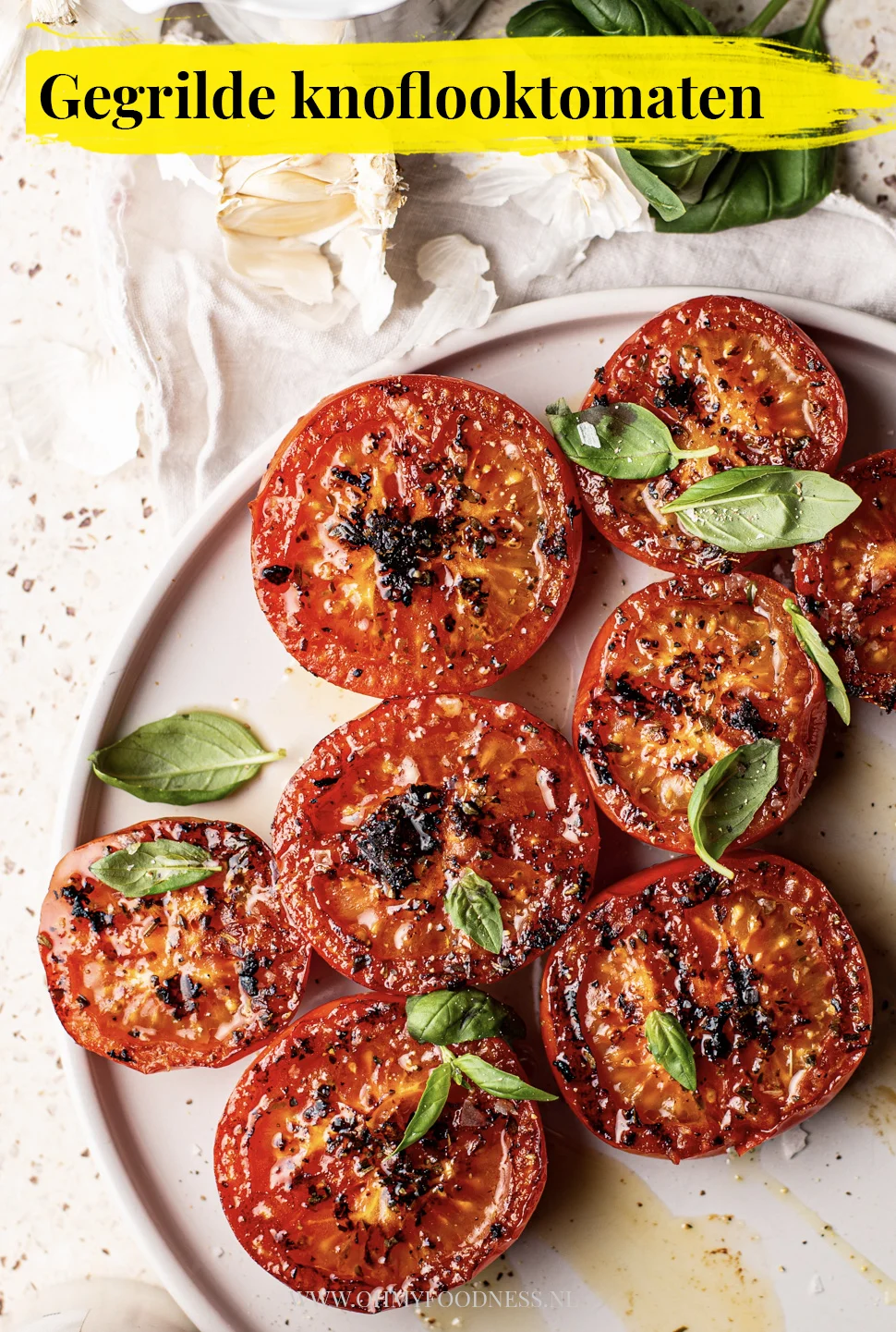 Gegrilde knoflooktomaten 4 Gegrilde knoflooktomaten