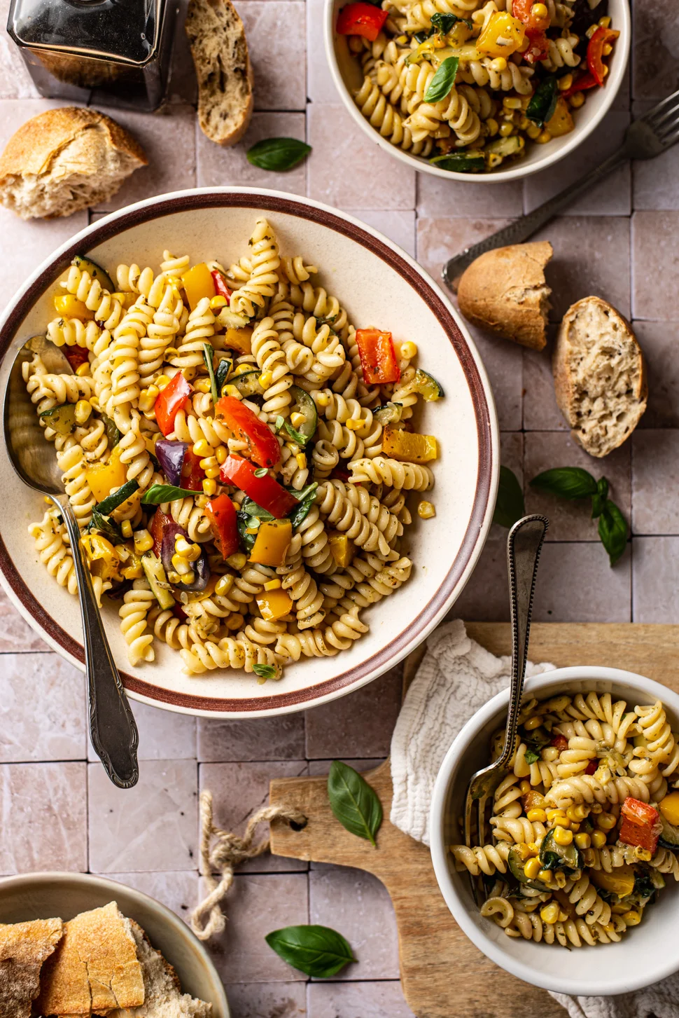 10x vegetarische pasta recepten 9 Pastasalade met gegrilde groenten