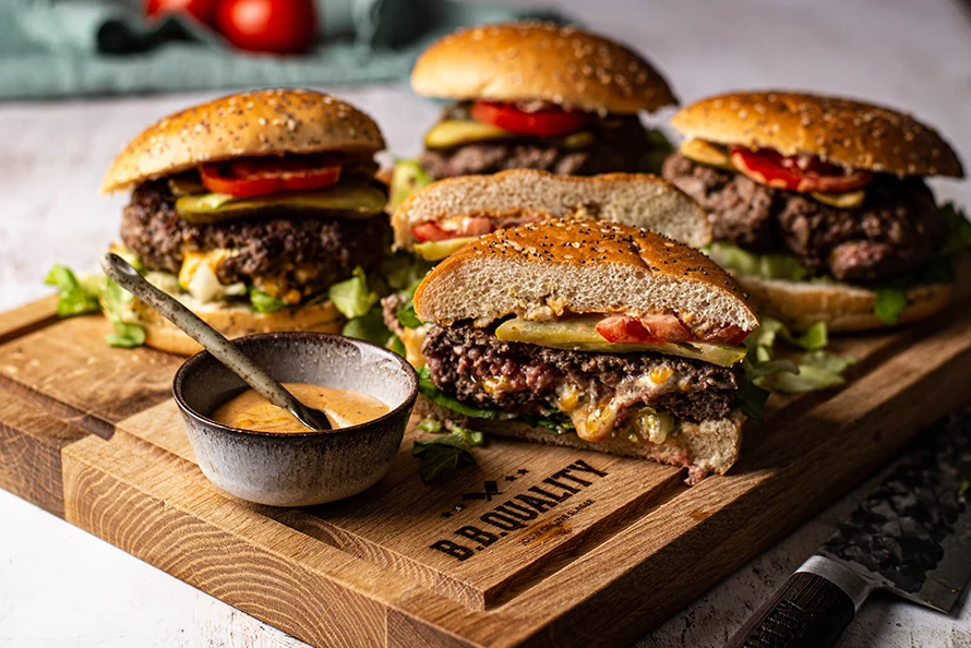 Gevulde cheeseburgers 4 gevulde cheeseburgers feat