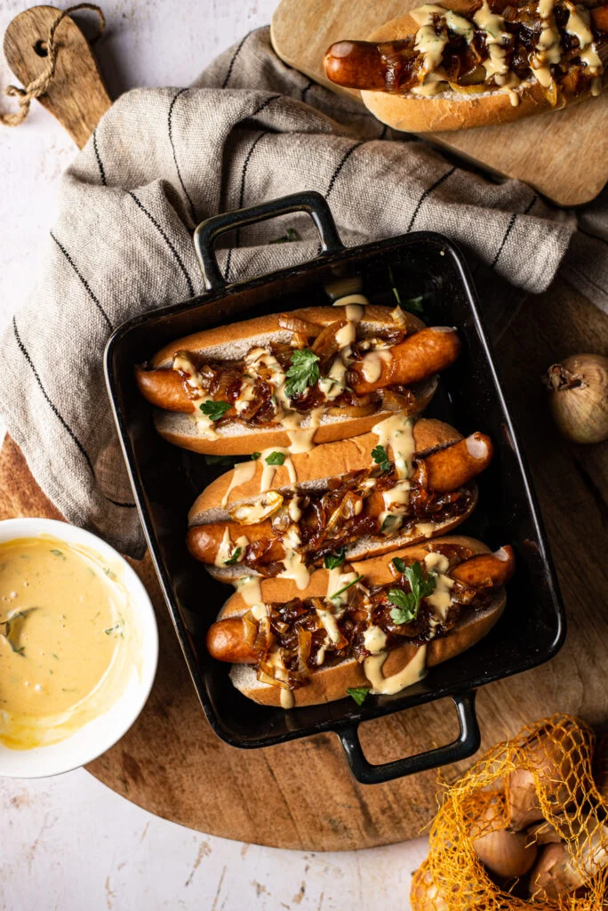 Fastfood Friday: Hotdogs met zoete ui 17 Hotdogs met zoete ui