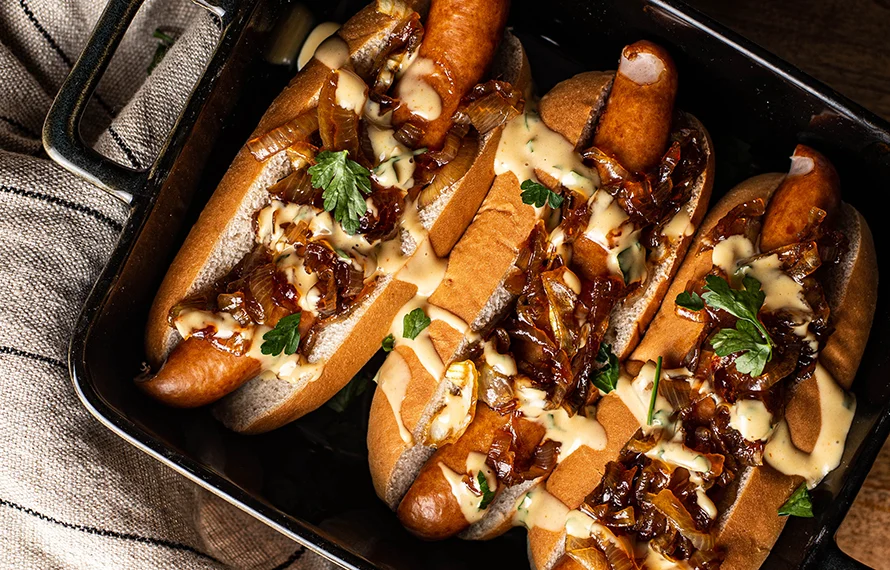 Fastfood Friday: Hotdogs met zoete ui 3 Hotdogs met zoete ui