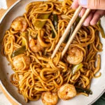 Noedels met bosui-olie en garnalen