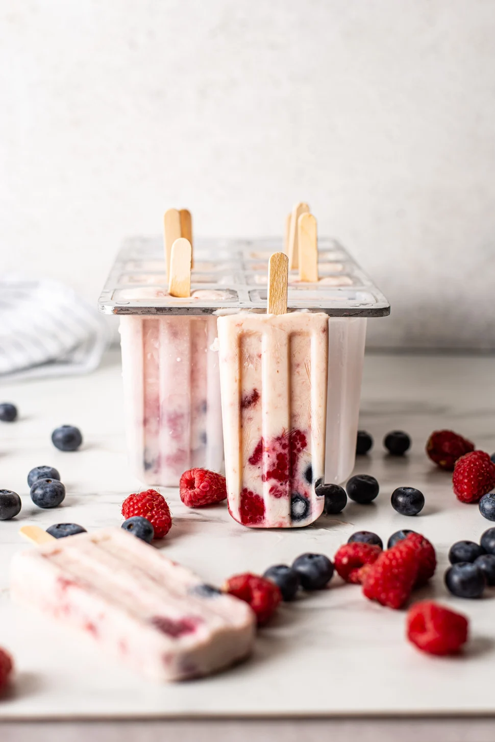 Yoghurtijsjes met rood fruit 1 Yoghurtijsjes met rood fruit