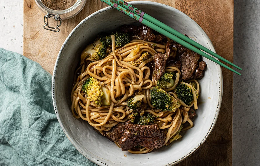 Zwarte pepernoedels met biefstuk en broccoli 4 noedelrecept