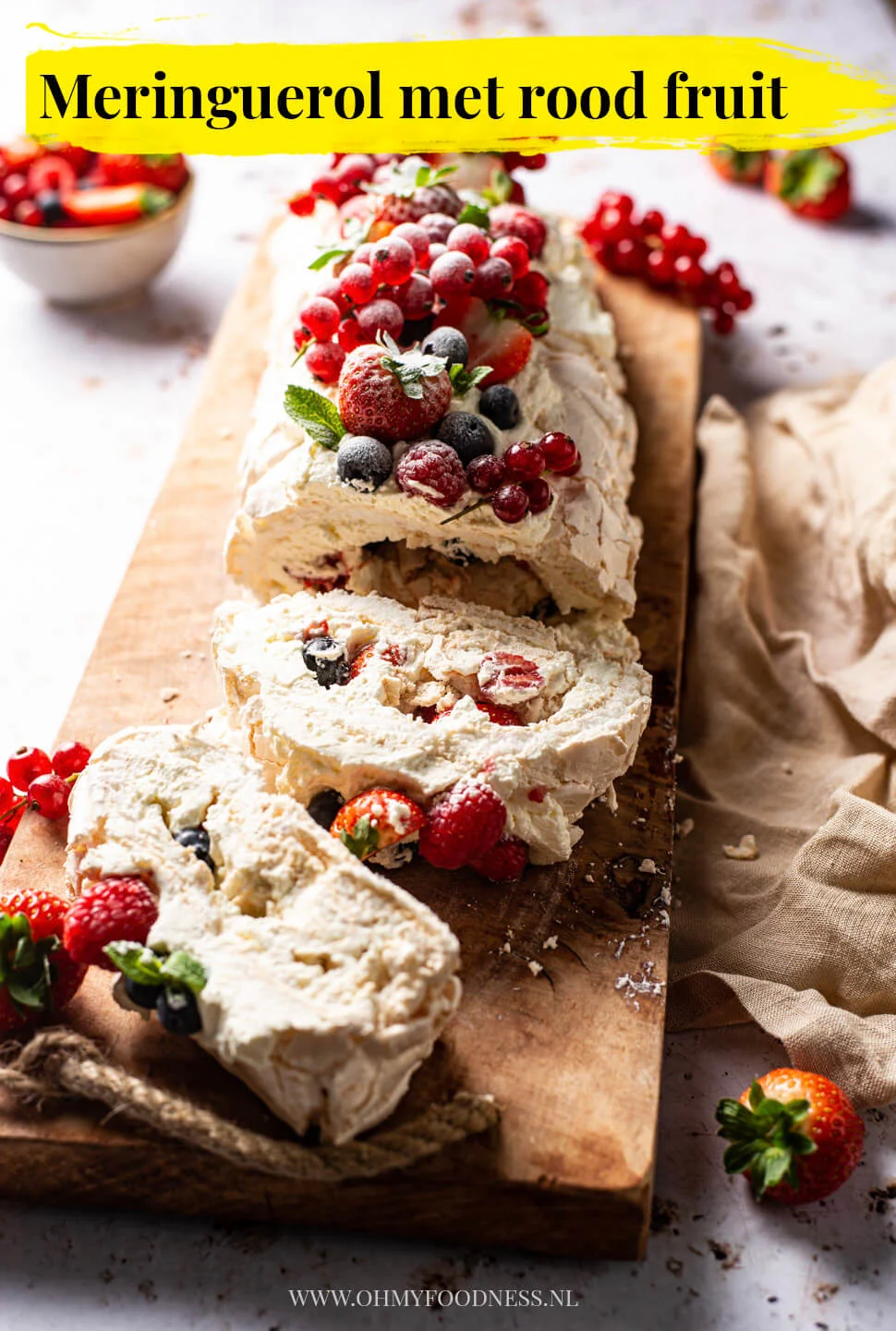 Meringuerol met rood fruit 2 Franse meringue
