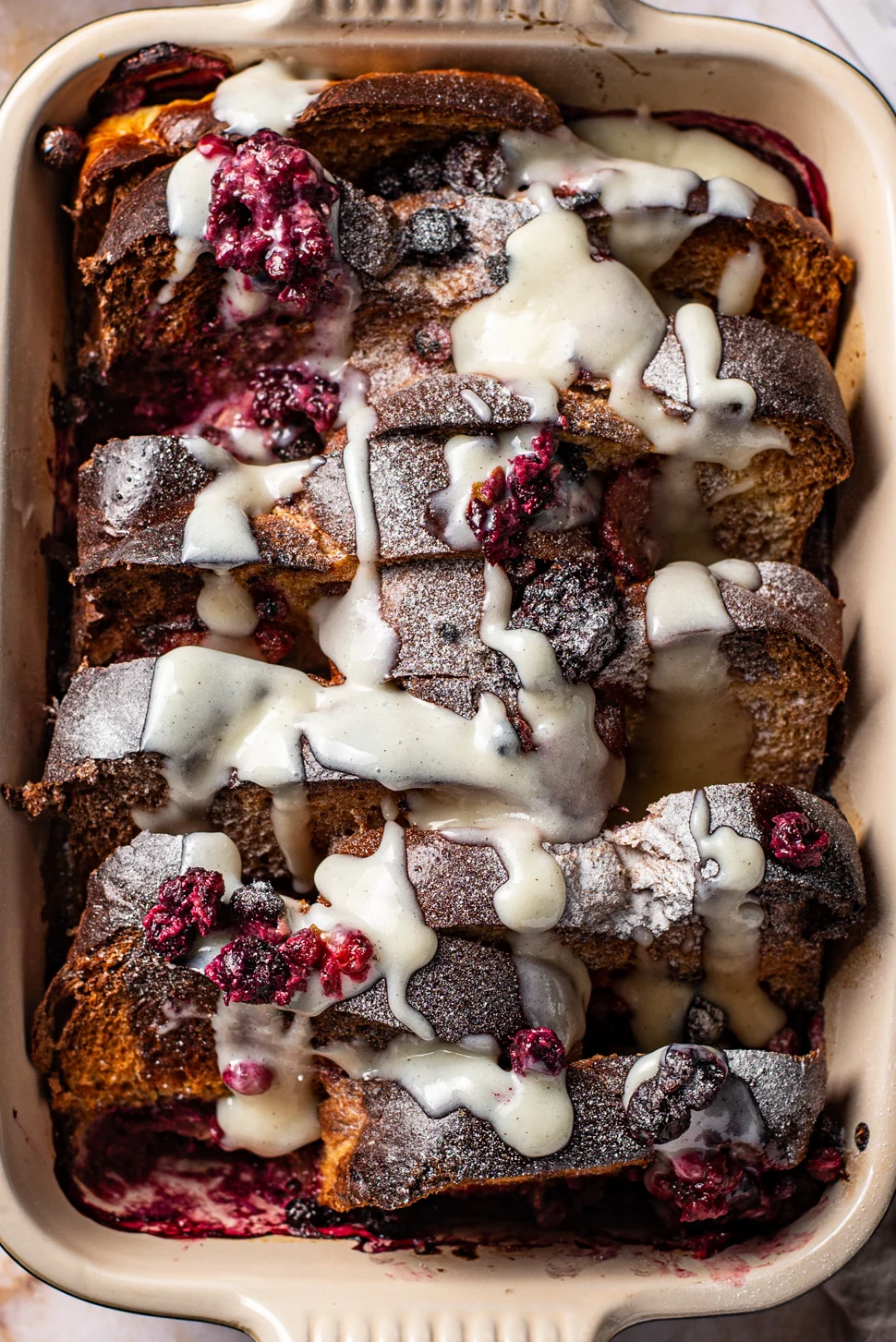 Wentelteefjes uit de oven met rood fruit en vanilleglazuur 1 wentelteefjes ovenschotel