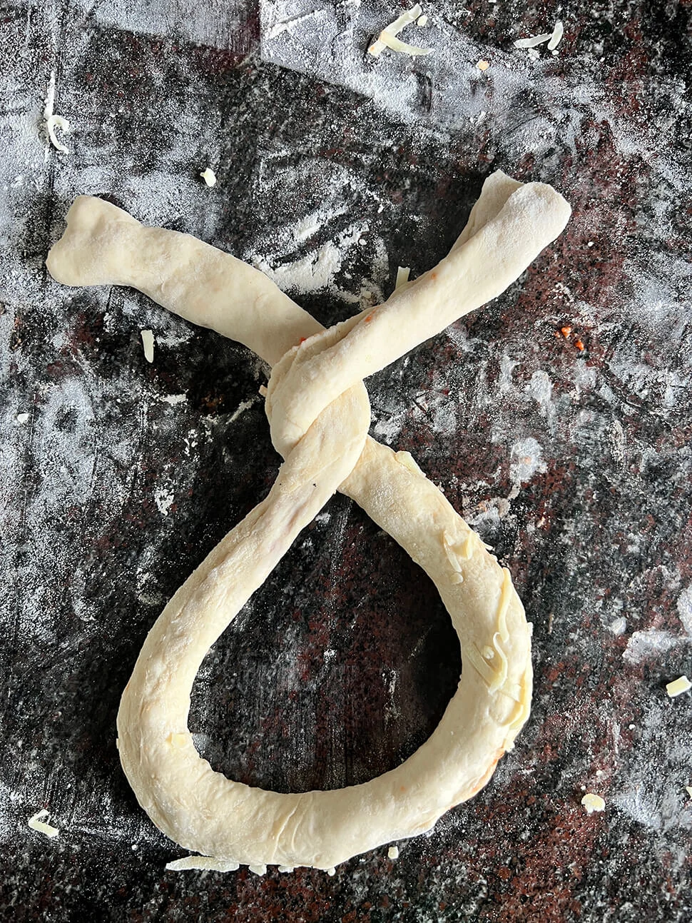 Pizza pretzels (Fastfood Friday) 3 pretzel vouwen