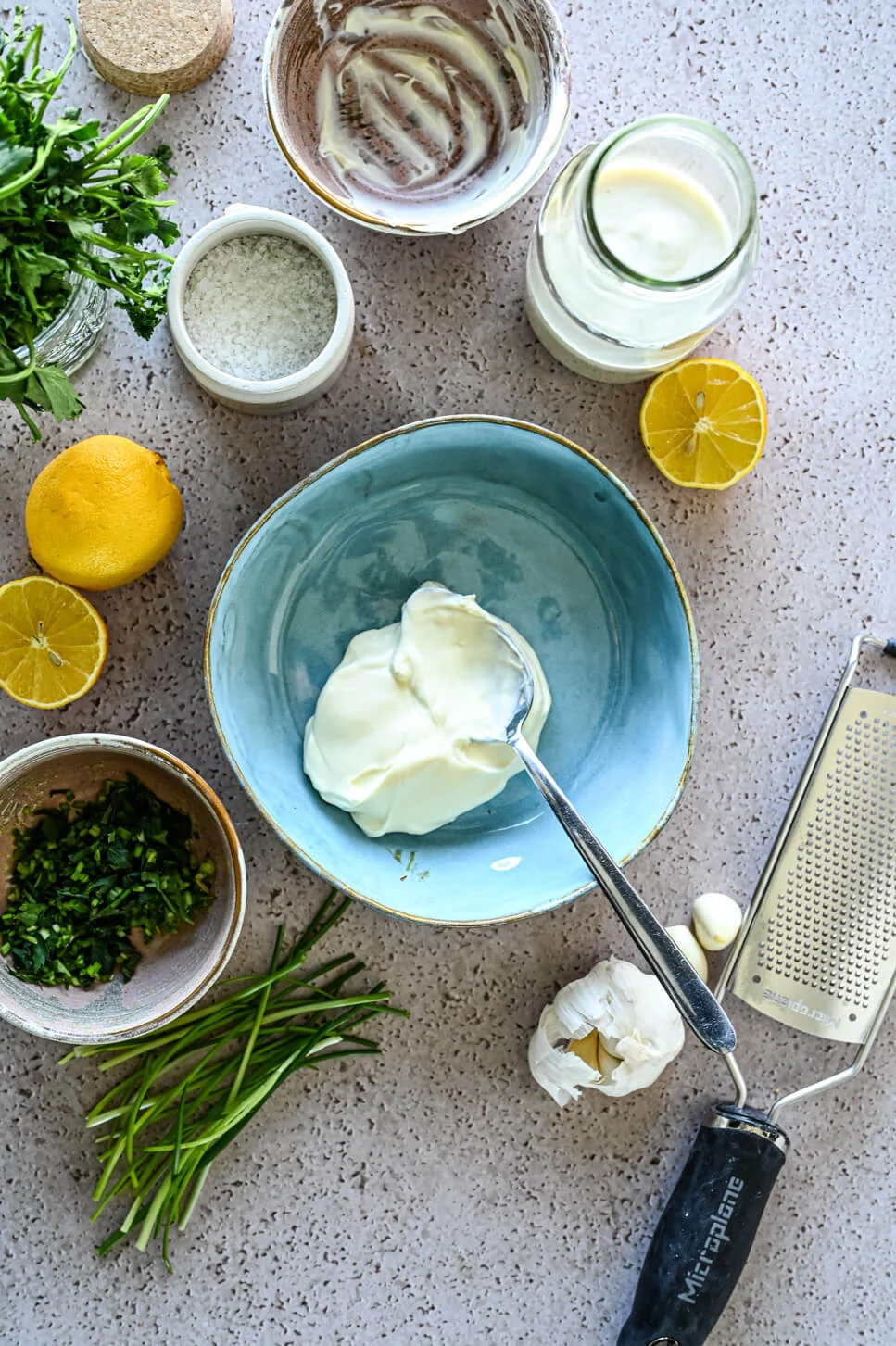 Knoflooksaus maken 2 knoflooksaus