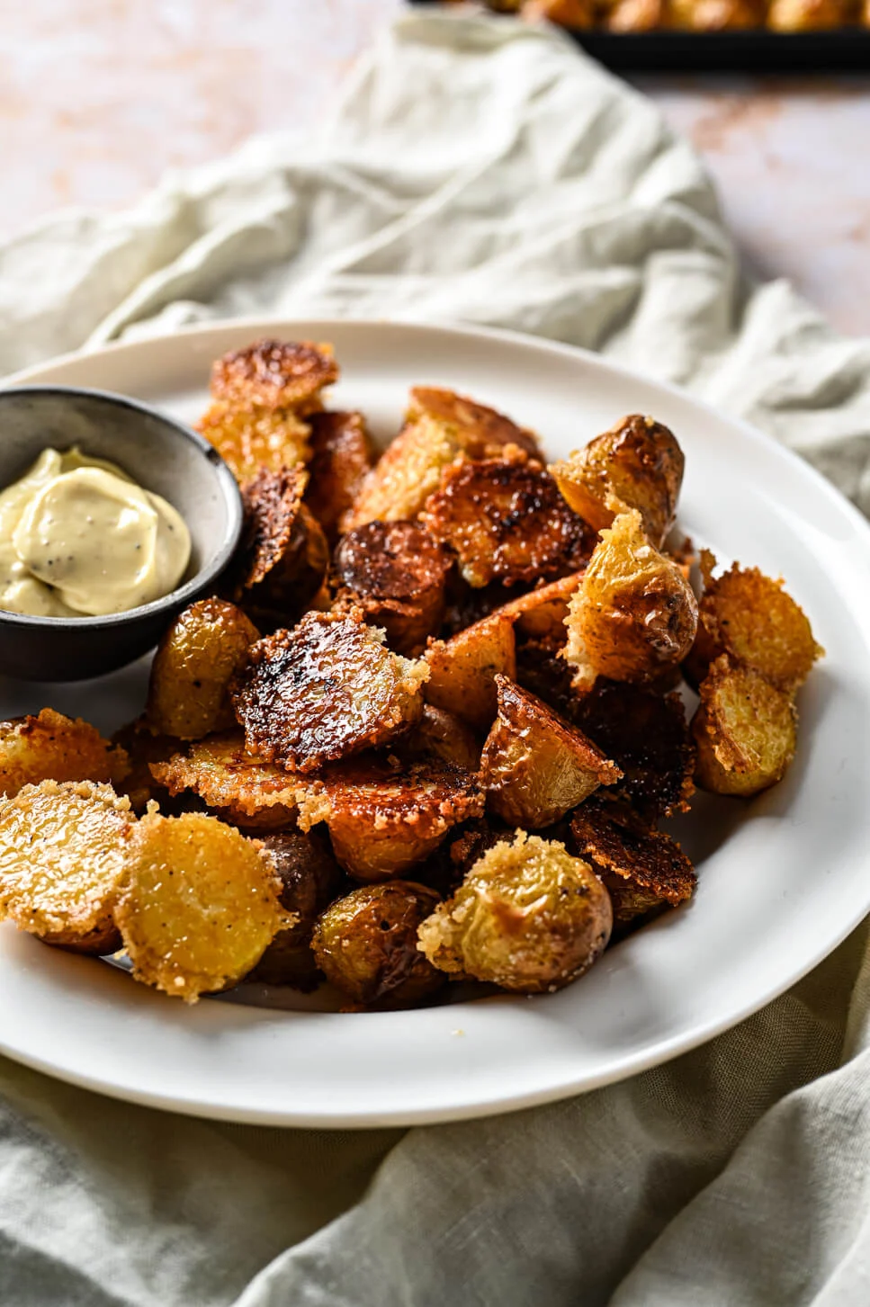 Aardappels uit de oven met Parmezaan 2 krokante aardappels