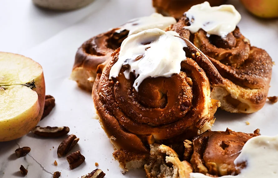 Kaneelbroodjes maken met appel & pecannoten 5 kaneelbroodjes met appel