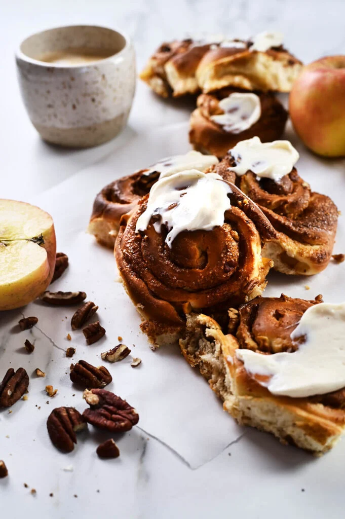 Kaneelbroodjes maken met appel & pecannoten 9 kaneelbroodjes recept