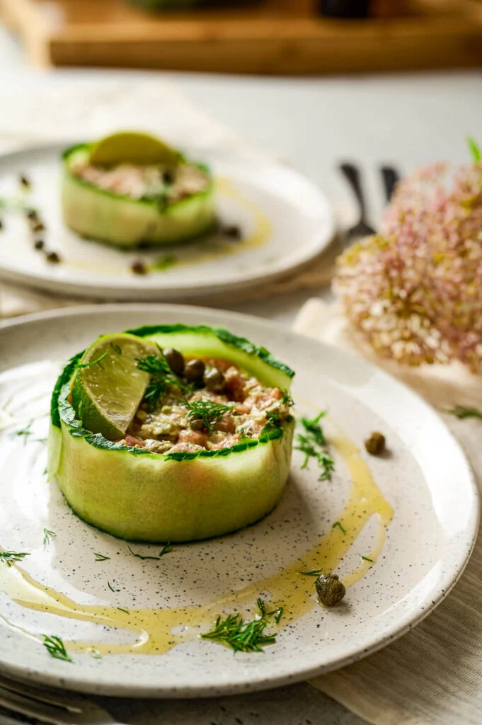 Zalmtartaar met avocado & komkommer 10 zalmtartaar met avocado