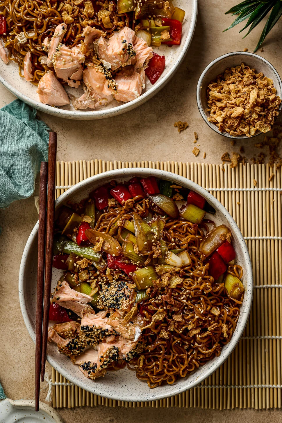 Snelle noedels met zalm en ketjap 1 noedels ketjap knoflook