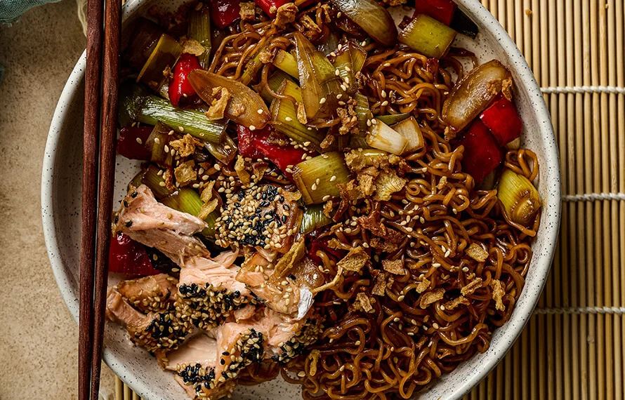 Snelle noedels met zalm en ketjap 6 noedels met zalm