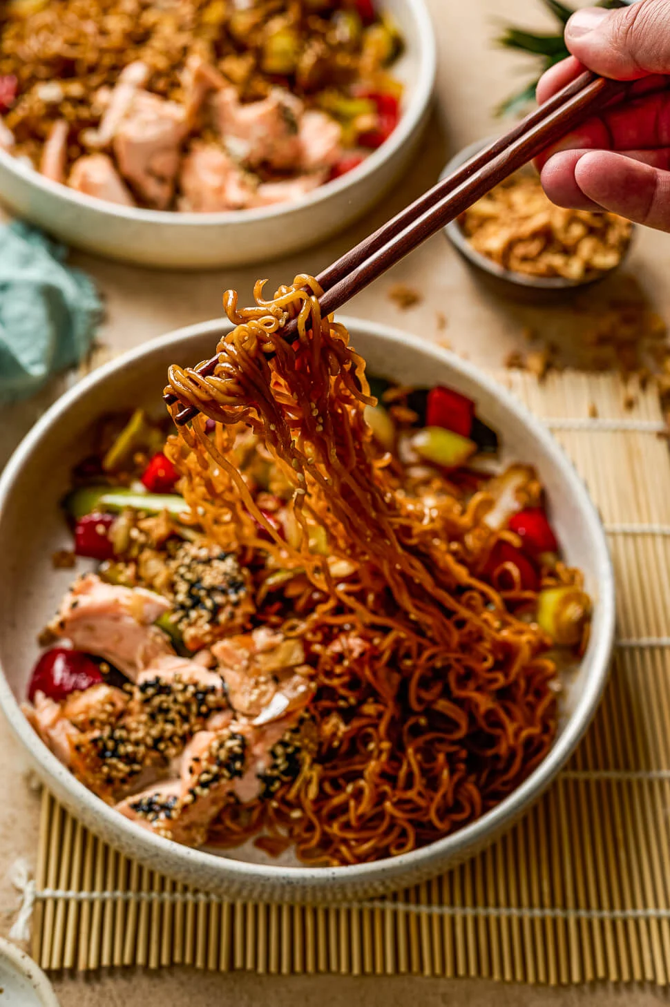 Snelle noedels met zalm en ketjap 2 snelle noedels