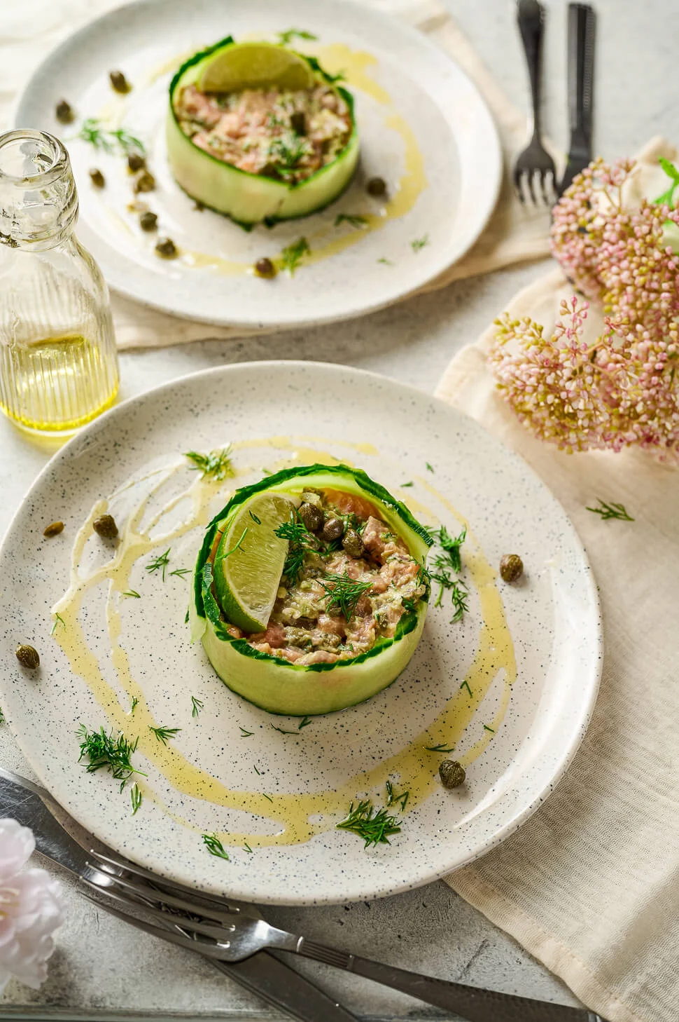 Zalmtartaar met avocado & komkommer 4 zalmtartaar recept