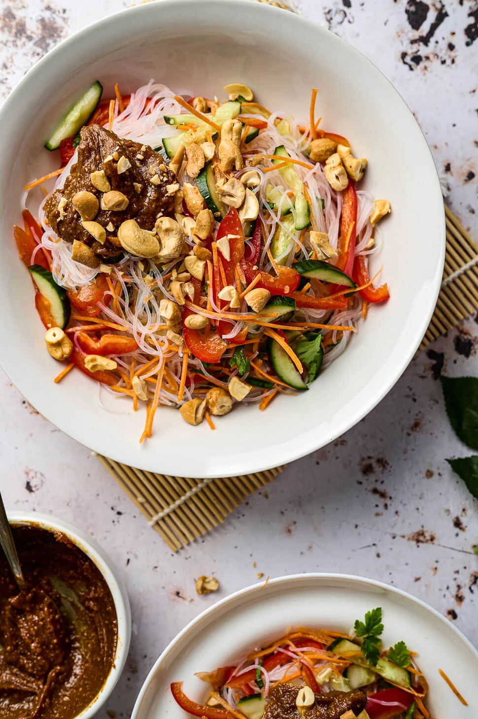 Thaise noedelsalade met pindadressing 1 Koude noedelsalade