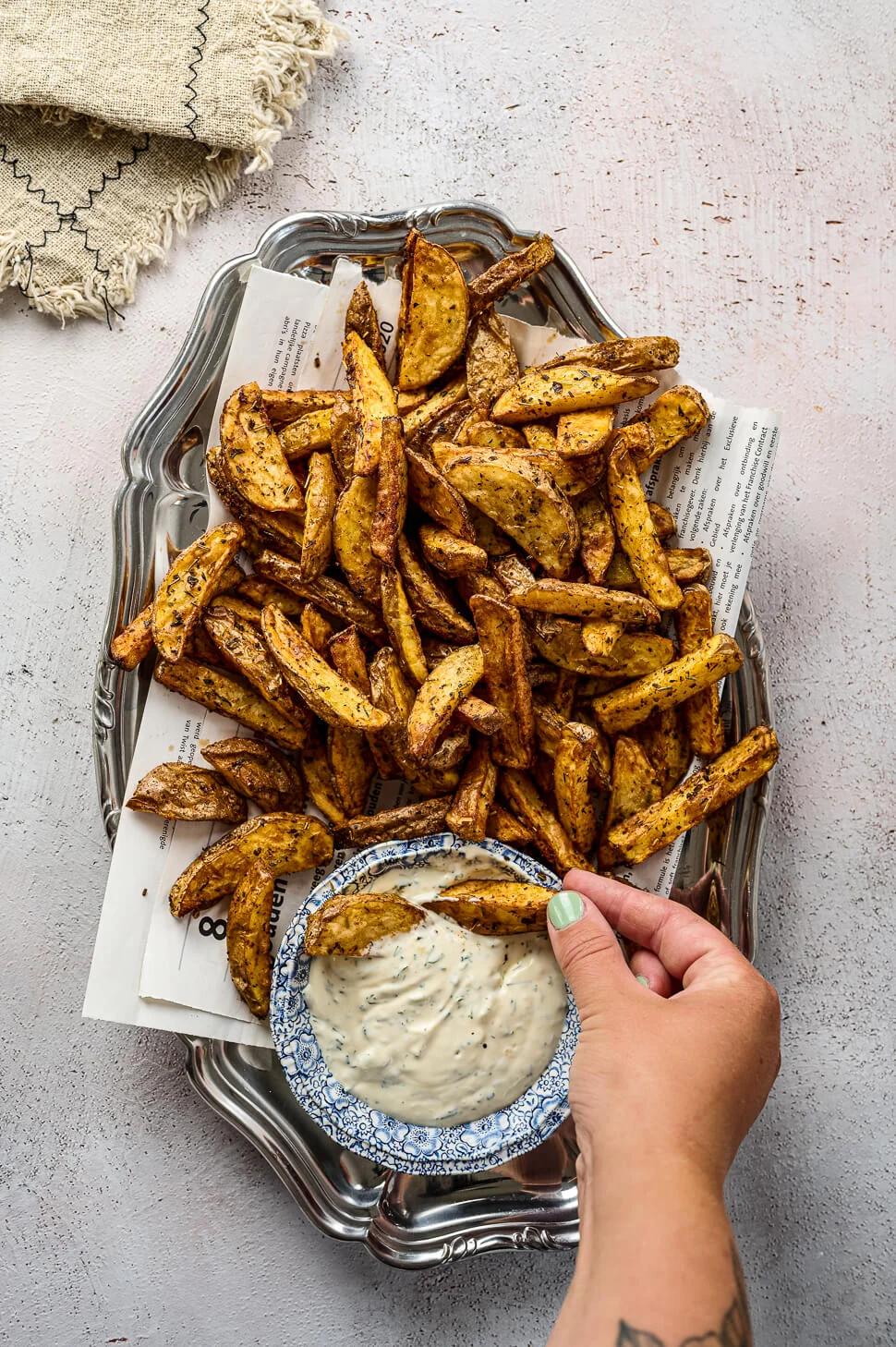 Gekruide friet met knoflook dipsaus (Fastfood Friday) 1 airfryer friet maken