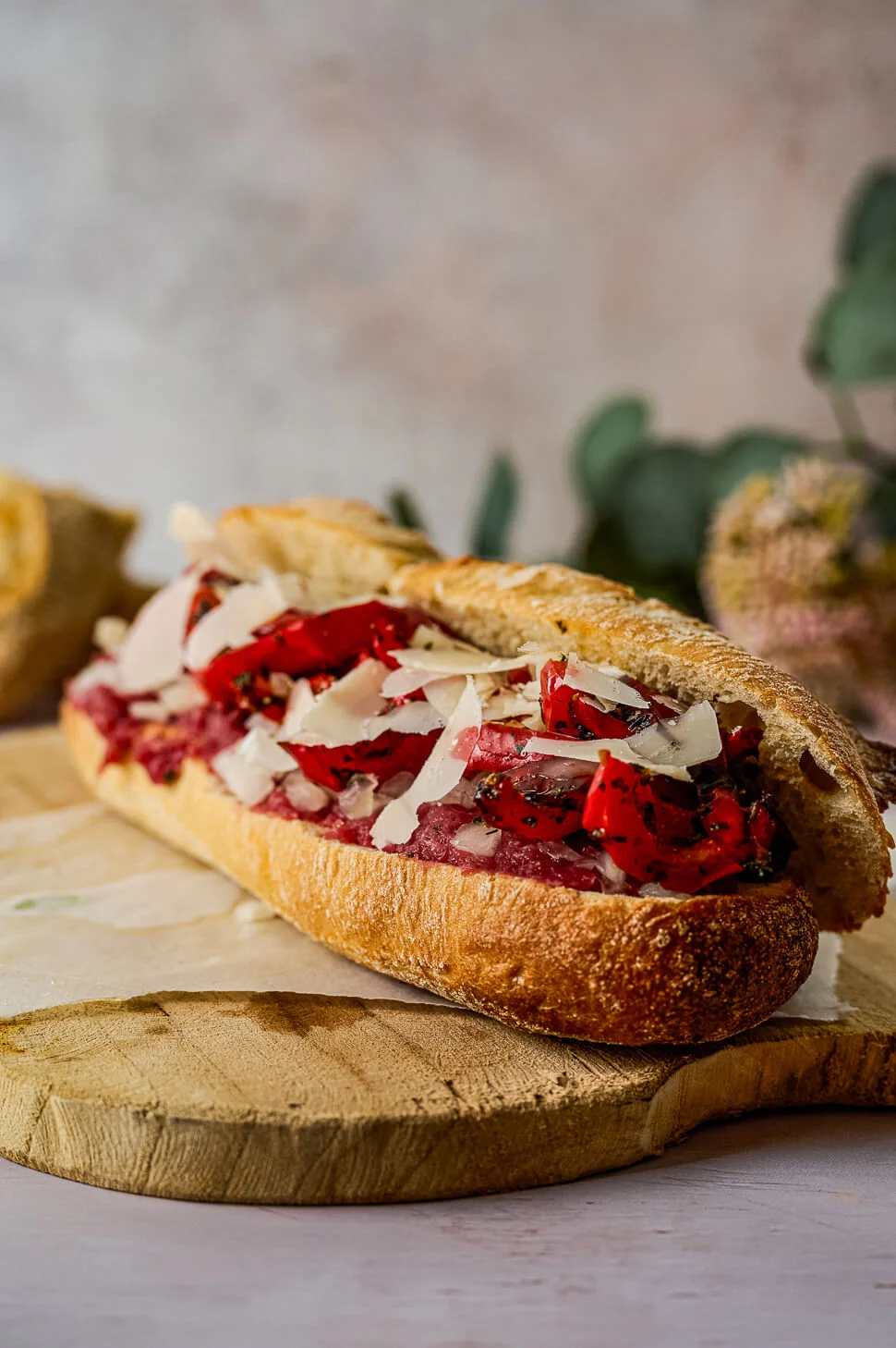 Broodje Steak Tartaar met gegrilde paprika (Fastfood Friday) 1 broodje biefstuk