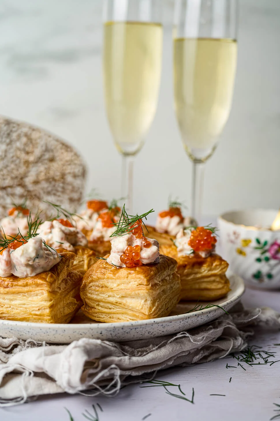 Bladerdeeghapjes met garnalensalade 2 bladerdeeghapjes