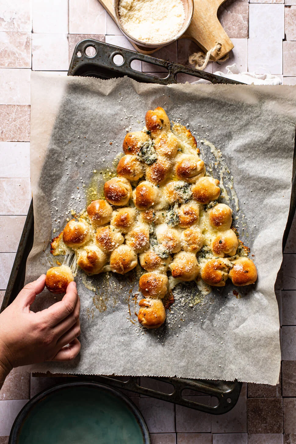 Kerstboom brood met kruidenboter & mozzarella 2 borrelbrood