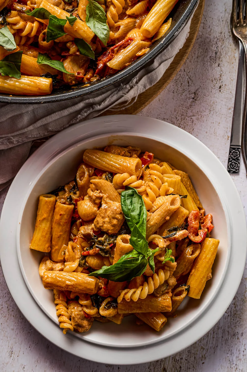 Italiaanse pasta met kip en zongedroogde tomatensaus 3 pasta met kip