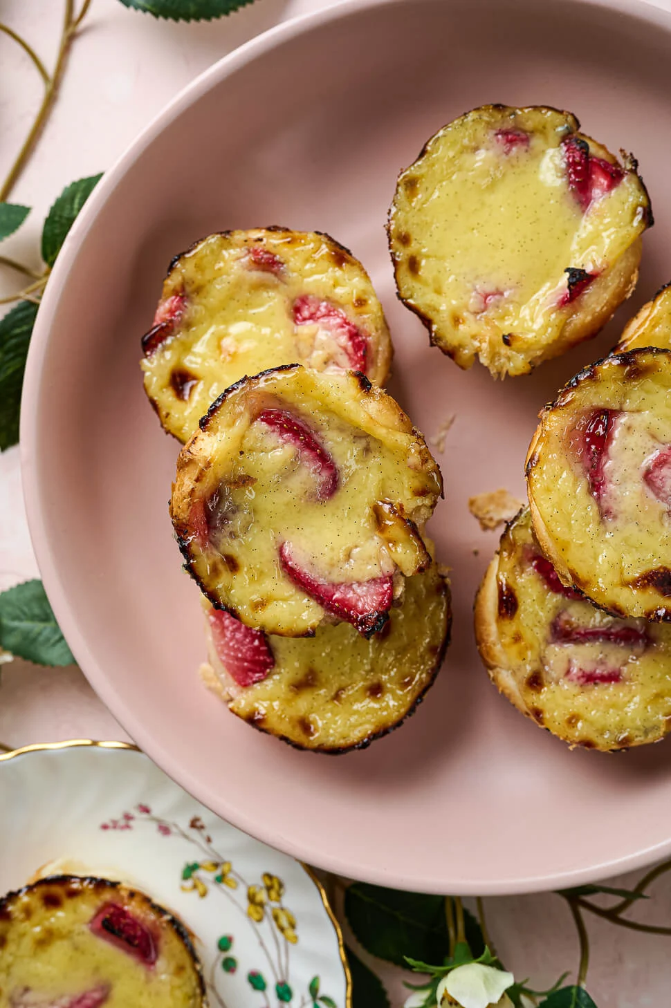 Custard taartjes met aardbei 6 custard taartjes