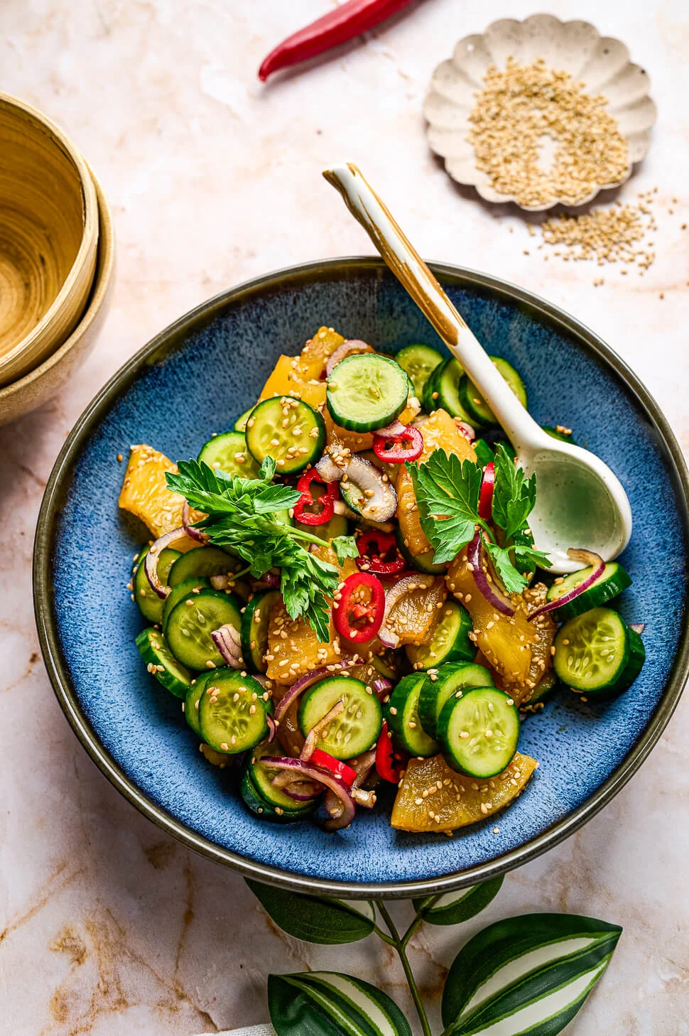 Aziatische salade met komkommer en ananas 4 Frisse aziatische salade