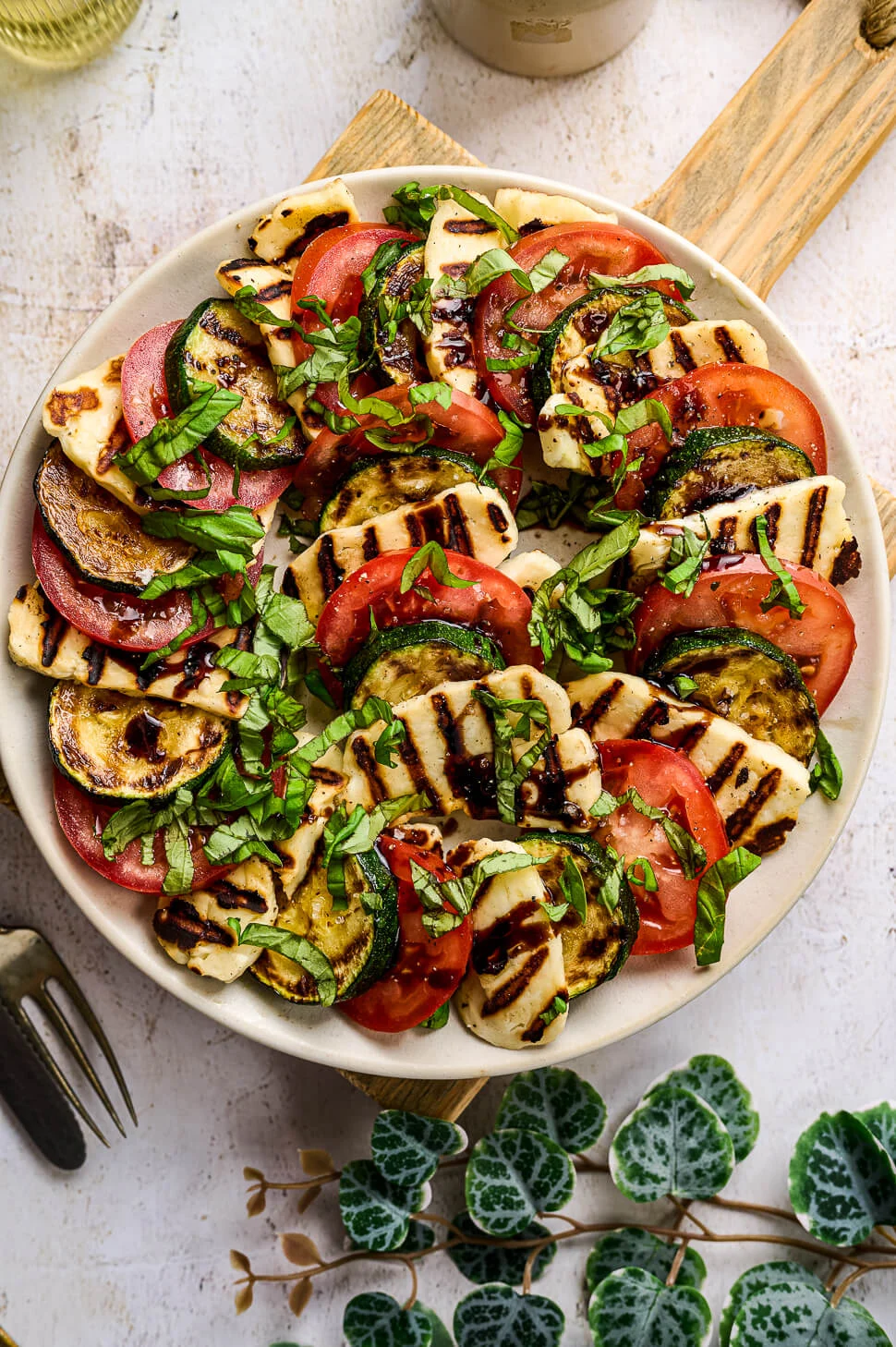 Courgette caprese met gegrilde halloumi 7 halloumi met courgette