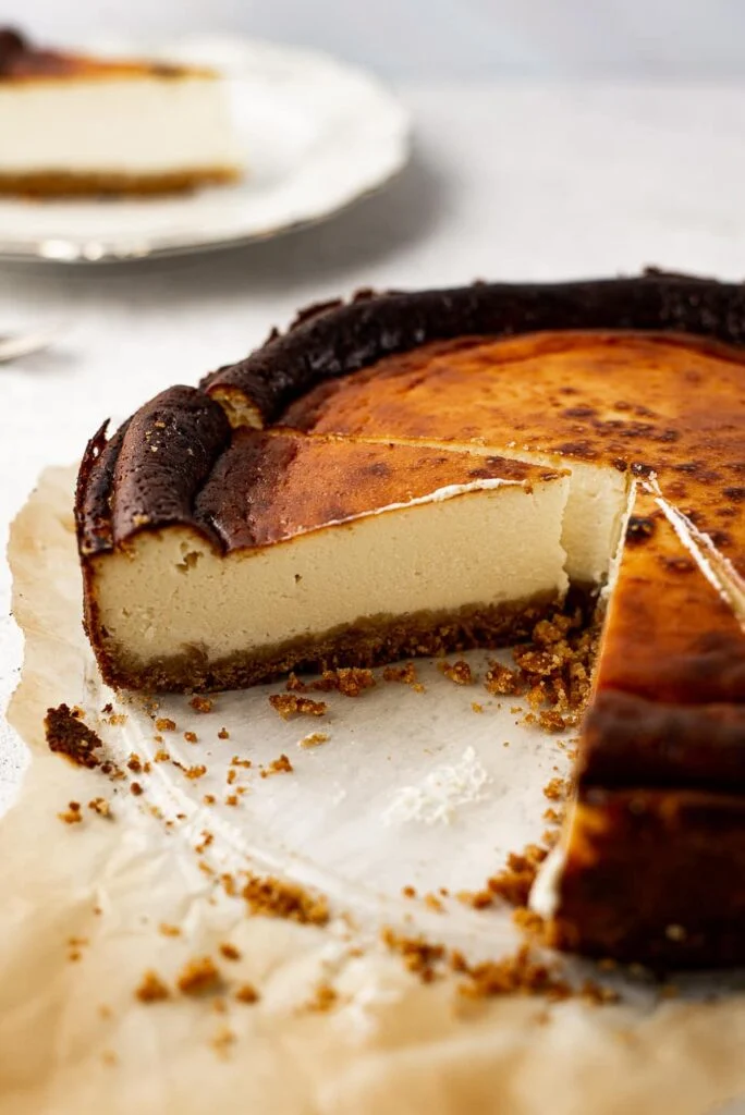 Burnt cheesecake recept, ook wel bekend als Basque cheesecake. 2 basque cheesecake recept