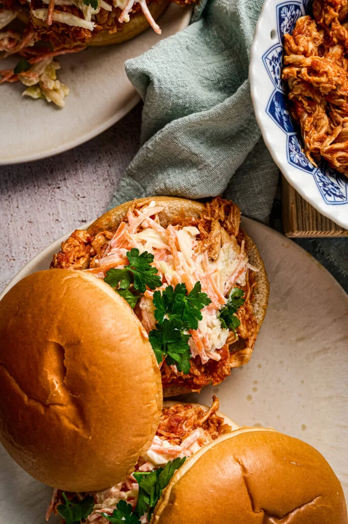 Broodje pulled chicken met coleslaw 7 Broodje pulled chicken maken