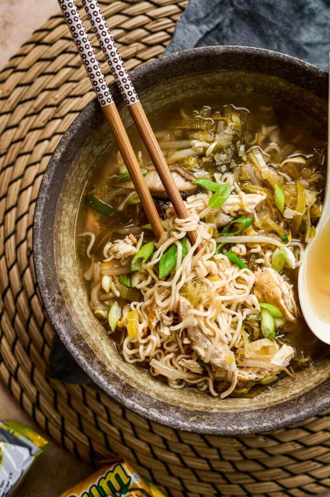 Kippensoep recept met instant noodles 2 kippensoep