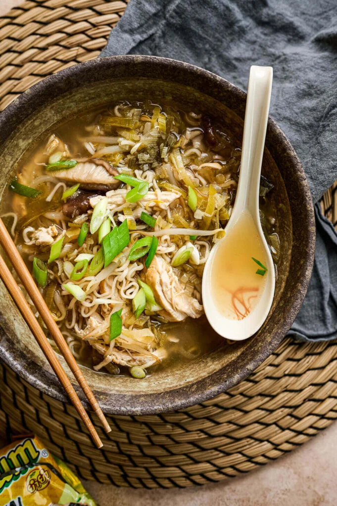 Kippensoep recept met instant noodles 5 kippensoep noedels