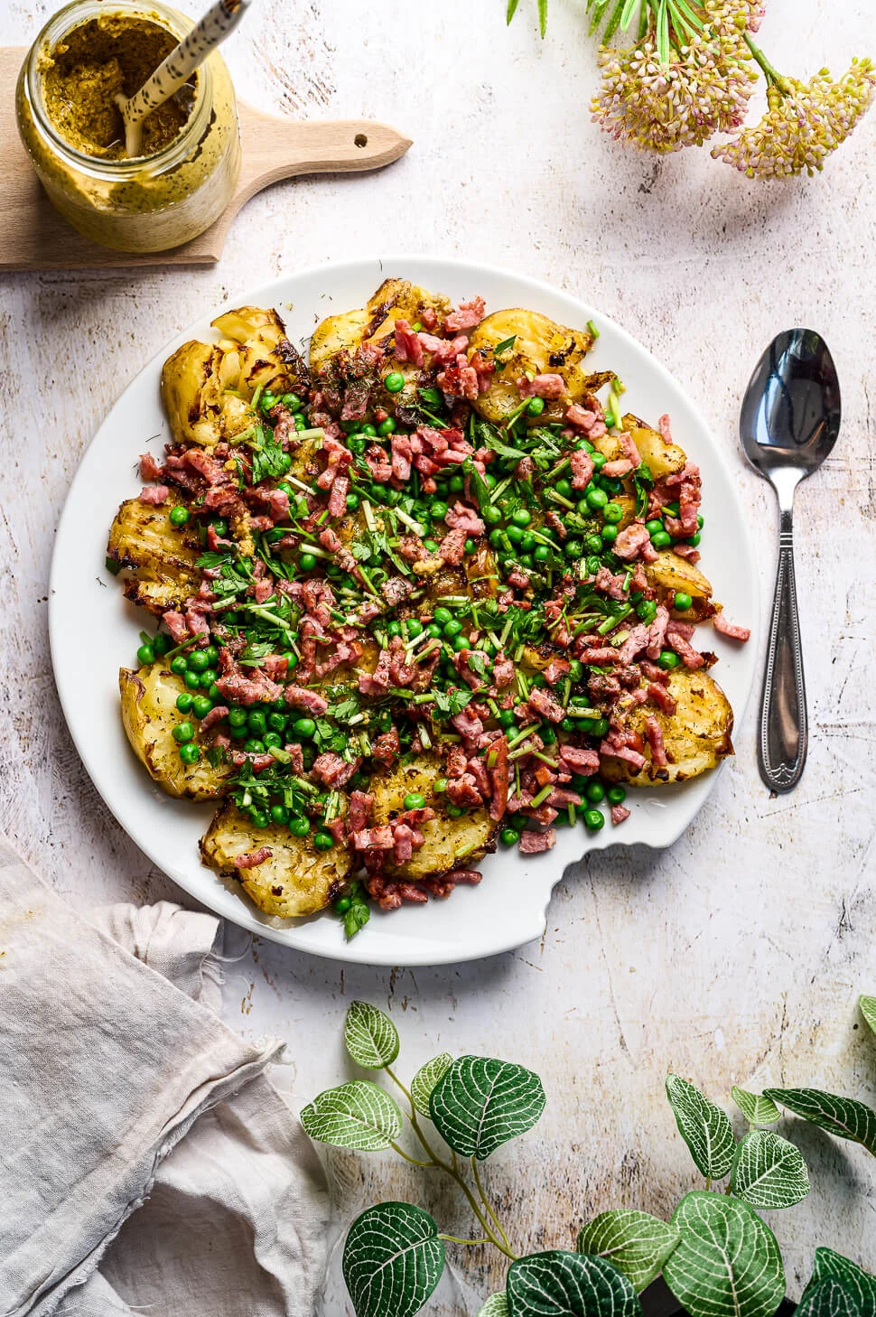 Aardappelsalade met mosterd en groene kruiden 1 smashed aardappelsalade