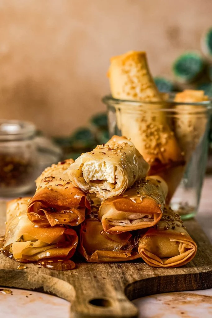 Feta rolletjes met chili honing 5 Fetasticks met chilihoning