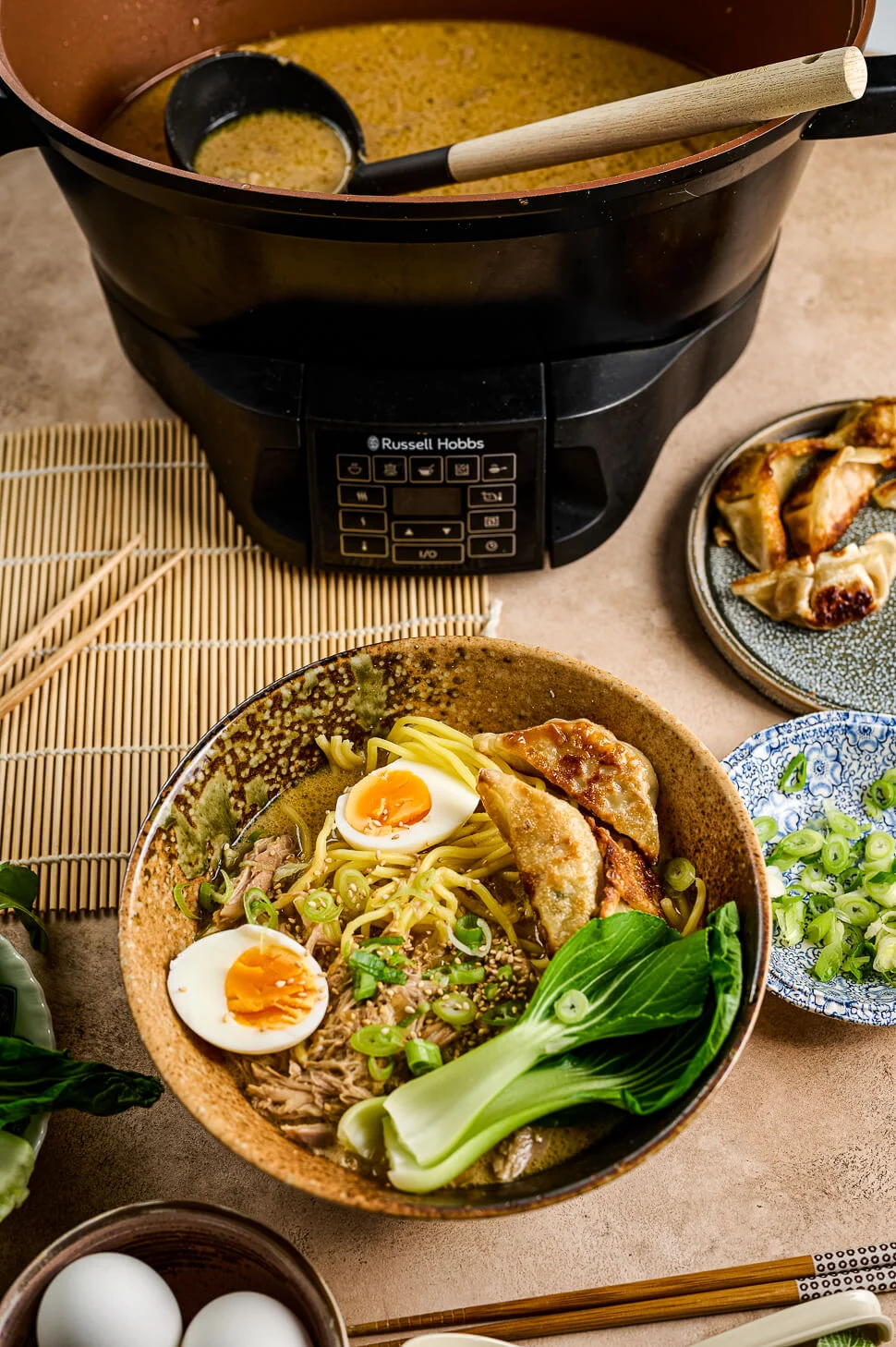 Romige noedelsoep met gyoza 6 romige noedelsoep