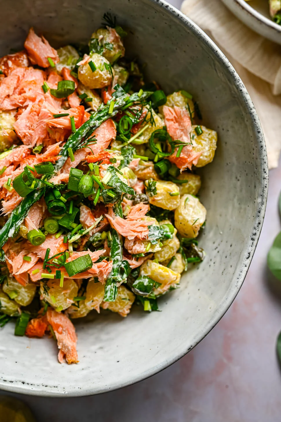 Krieltjessalade met groene kruiden en zalm 5 krieltjessalade met zalm